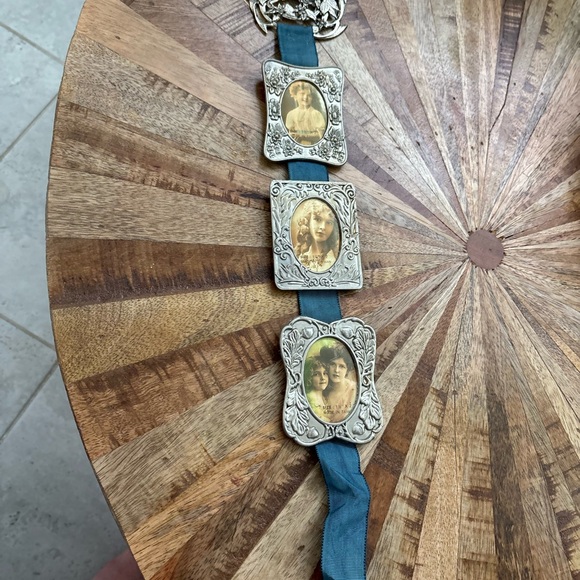 Vintage Style Photo Frame - Picture 2 of 10